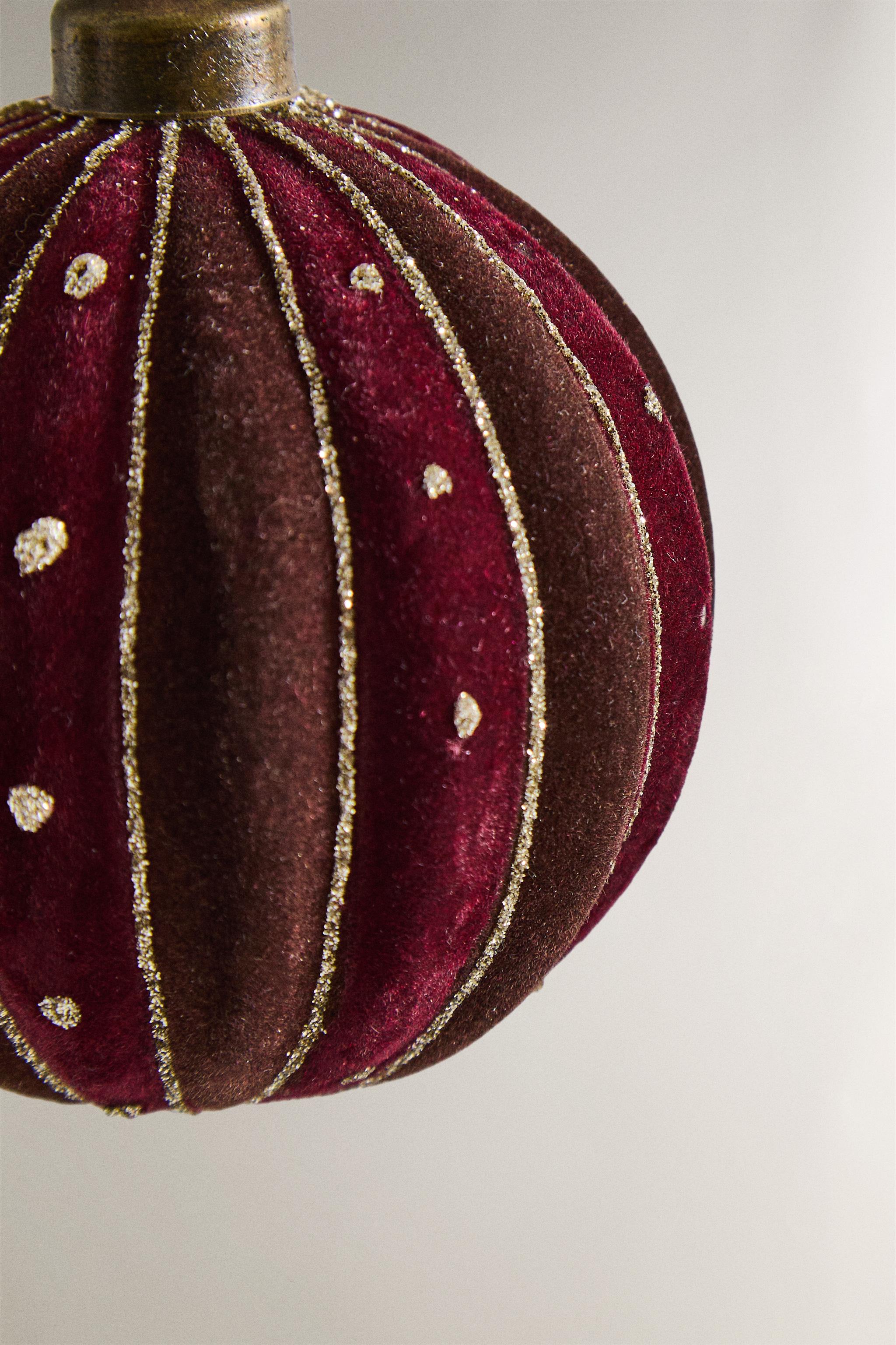 CHRISTMAS TREE VELVET BALL ORNAMENT